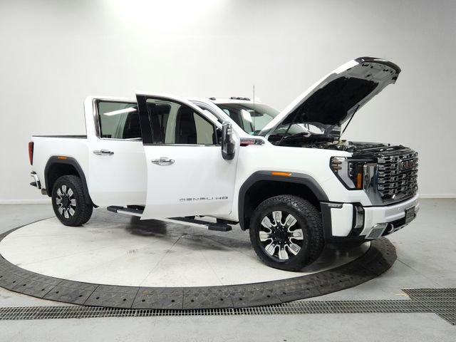 Used 2025 GMC Sierra 2500 Denali image 9