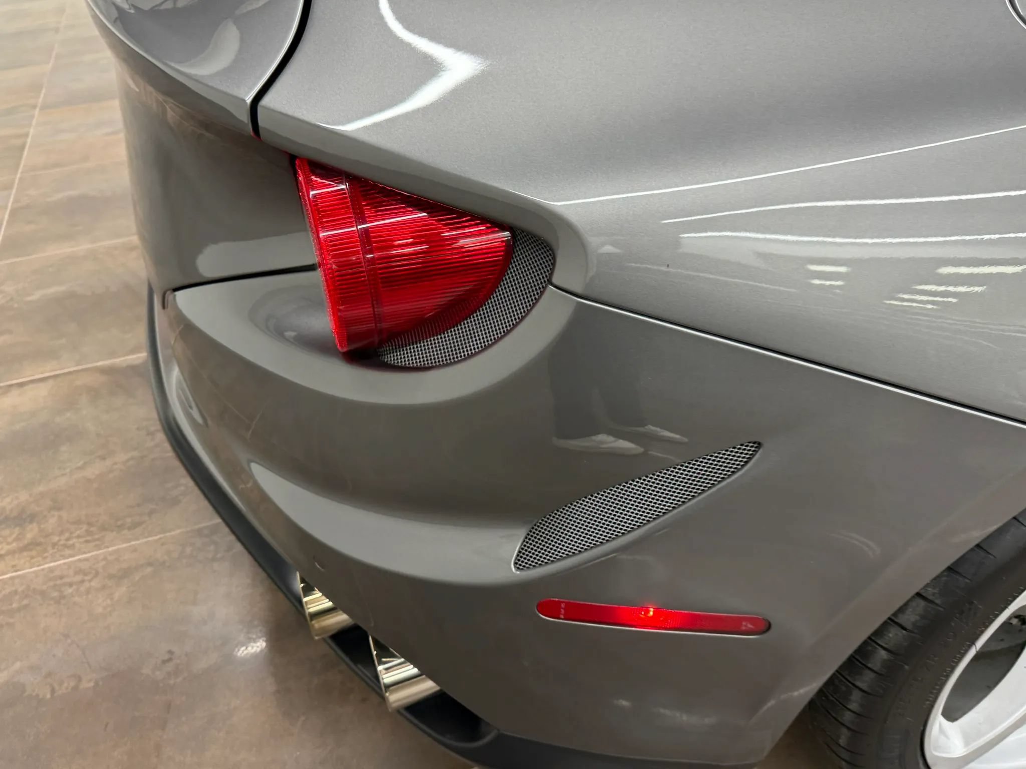 Used 2012 Ferrari FF AWD/4WD image 32