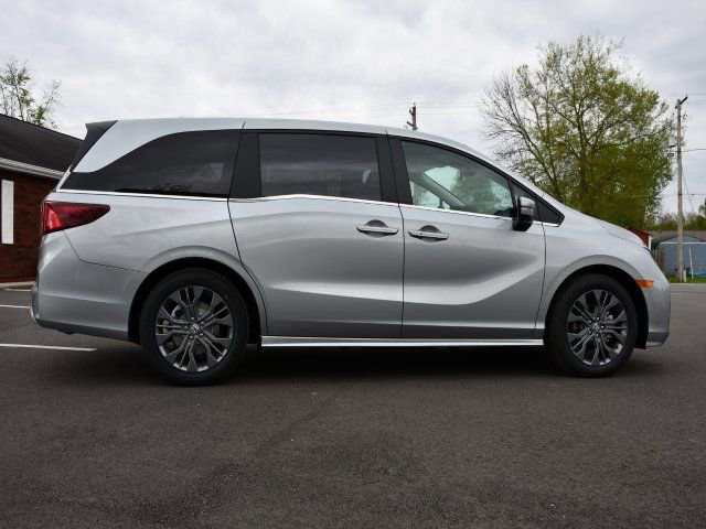New 2026 Honda Odyssey Touring image 8