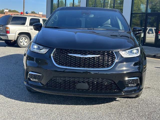 New 2026 Chrysler Pacifica Select image 2