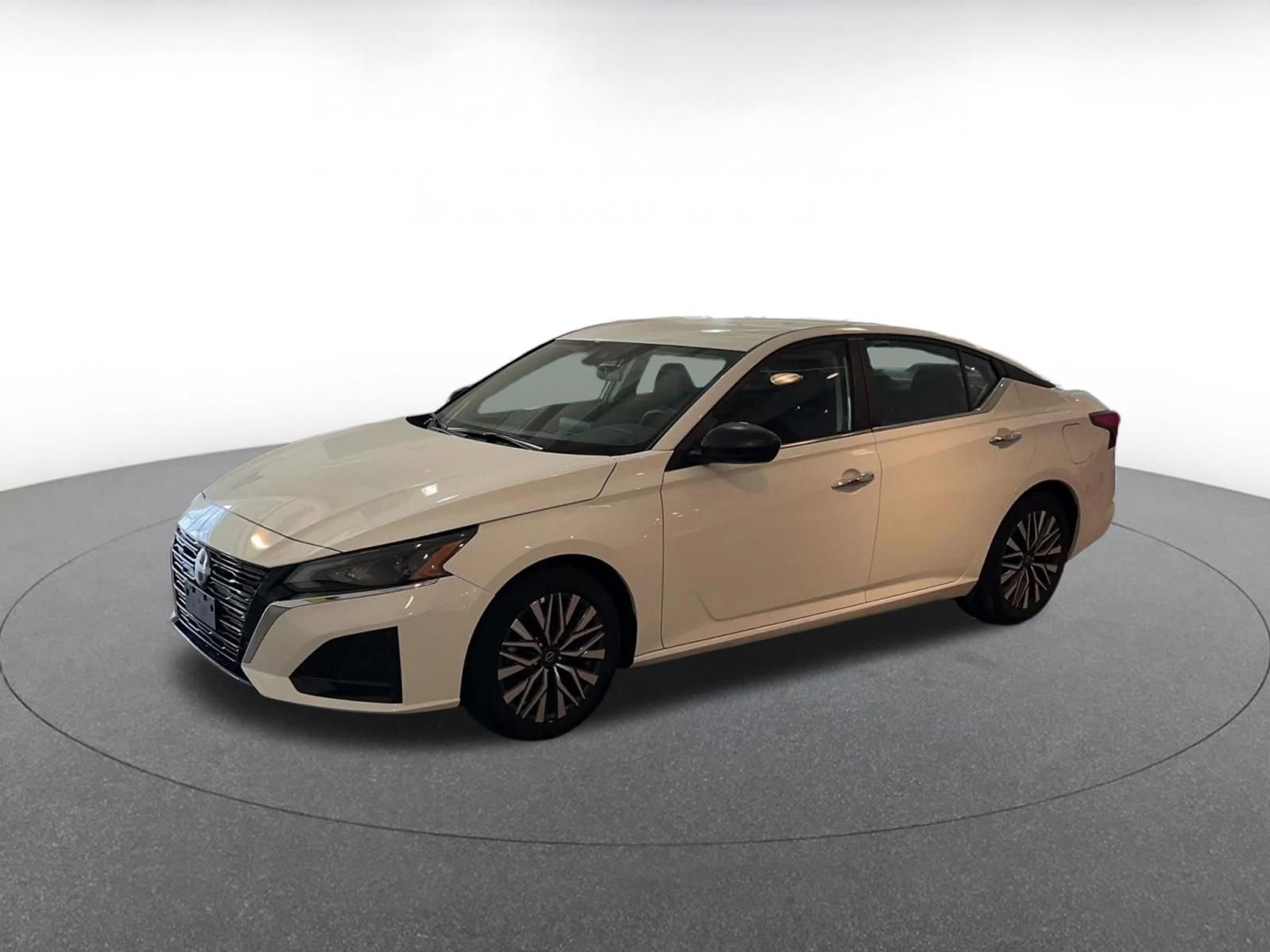 Used 2025 Nissan Altima 2.5 SV image 8