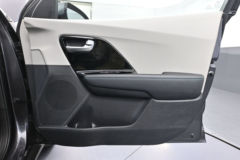 Used 2019 Kia Niro EX FWD image 42