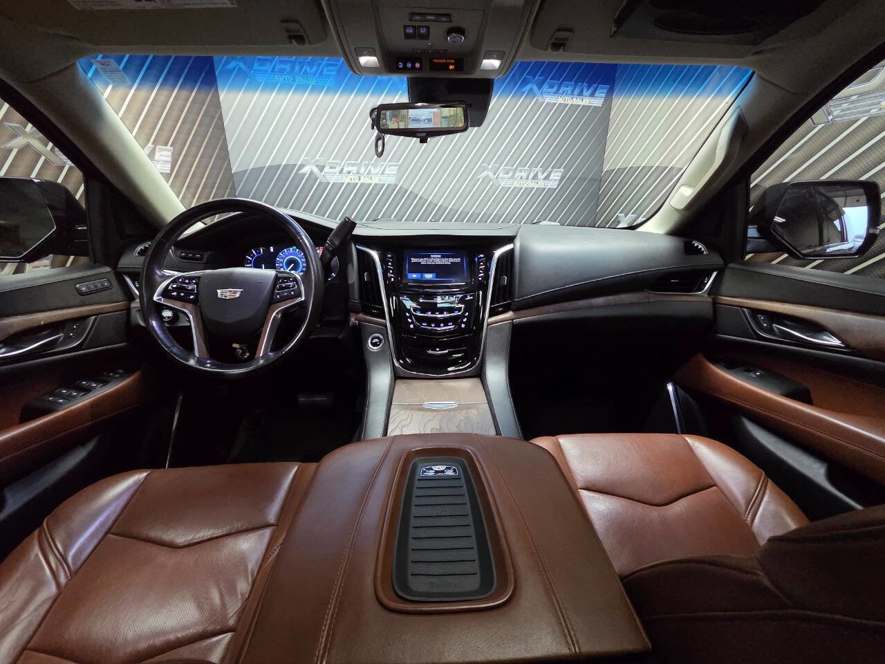 Used 2018 Cadillac Escalade ESV Luxury AWD/4WD image 23