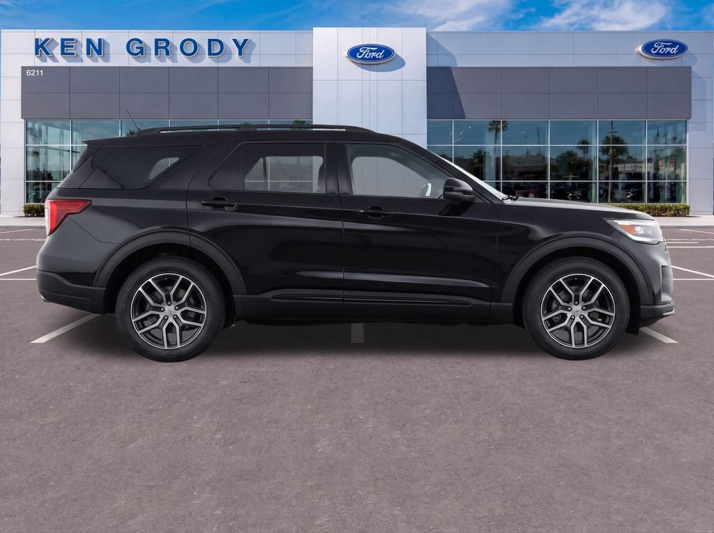 Used 2019 Ford Explorer Sport AWD/4WD image 3
