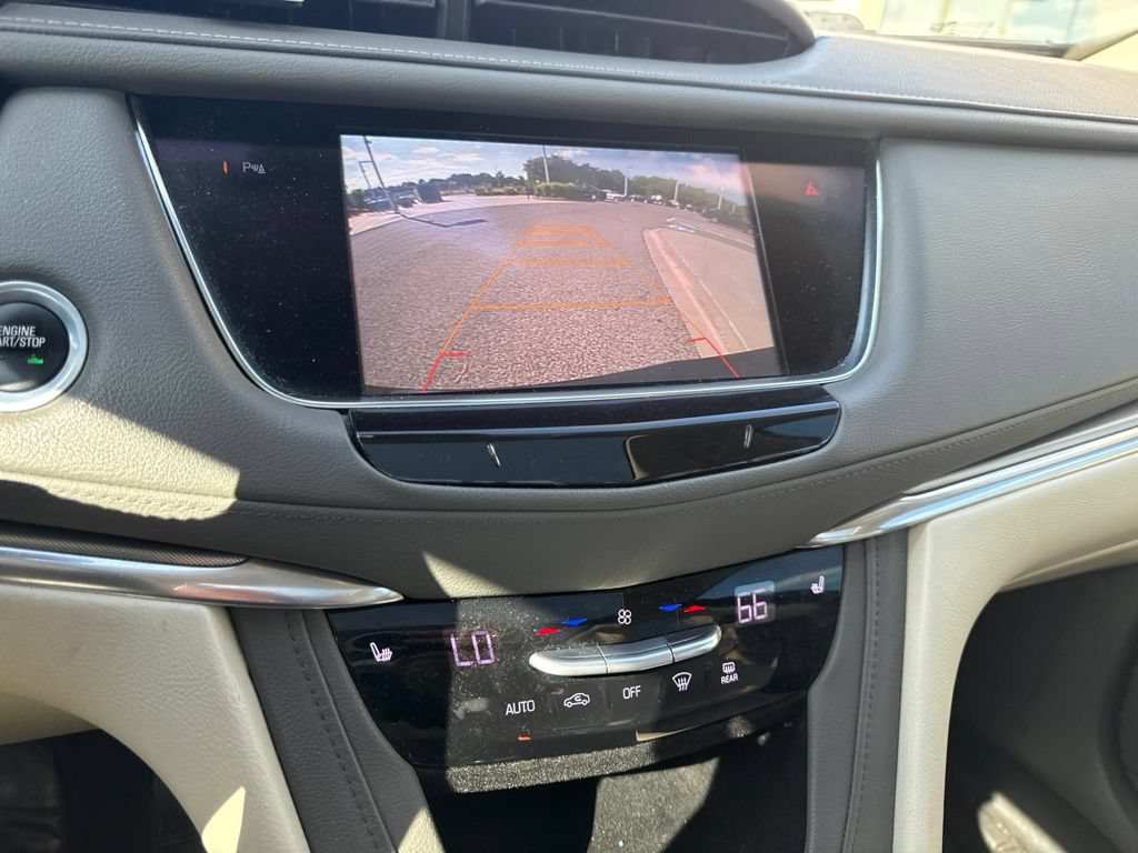 Used 2017 Cadillac XT5 Luxury w/ Driver Awareness Package FWD image 9