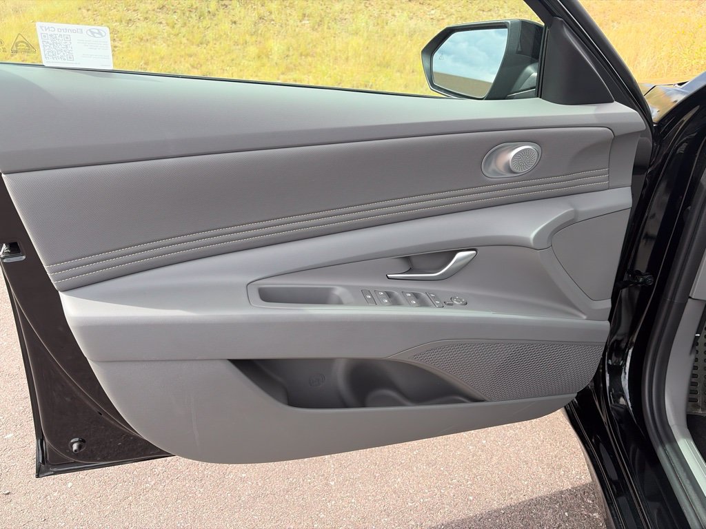 Certified 2025 Hyundai Elantra SEL FWD image 12