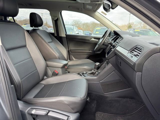 Used 2021 Volkswagen Tiguan SE w/ Panoramic Sunroof Package image 22