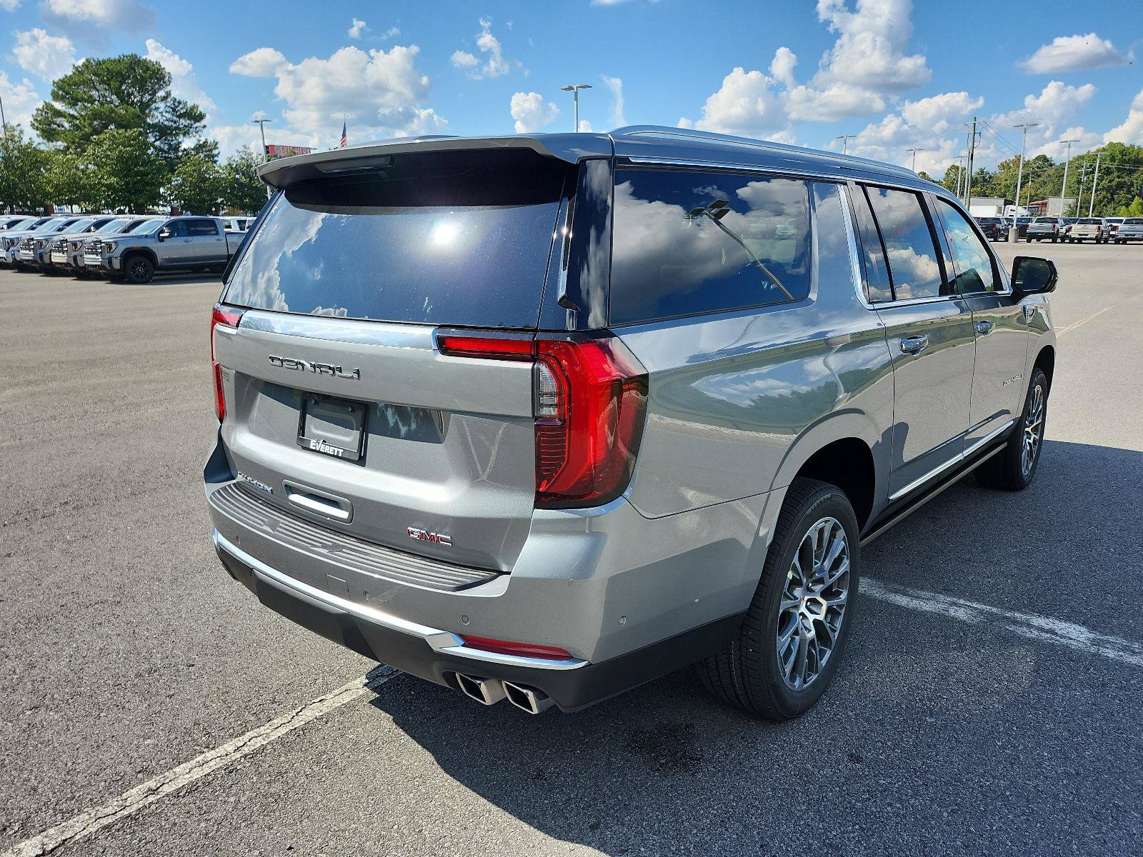 New 2026 GMC Yukon XL Denali AWD/4WD image 3