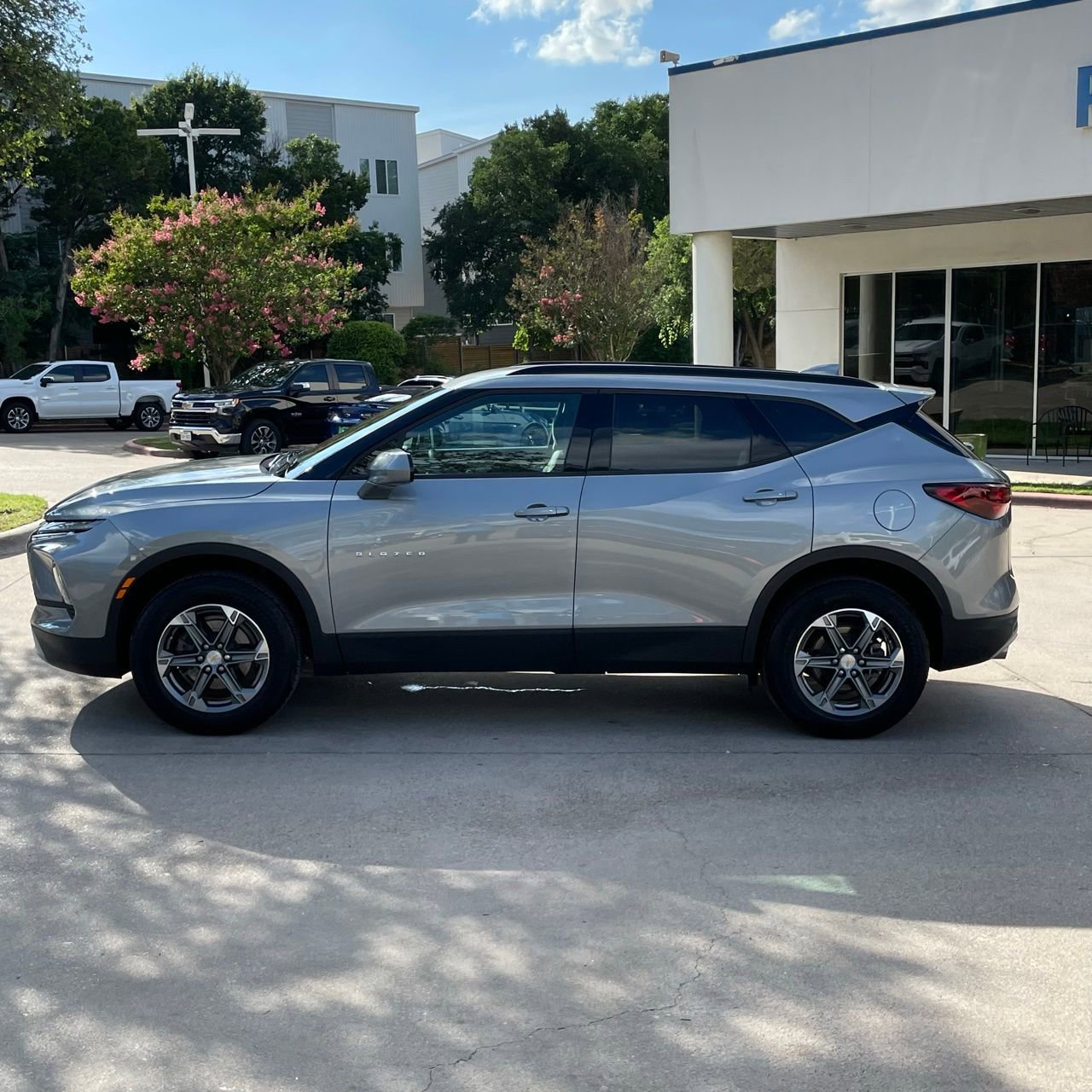 Used 2024 Chevrolet Blazer LT w/ Convenience Package FWD image 3