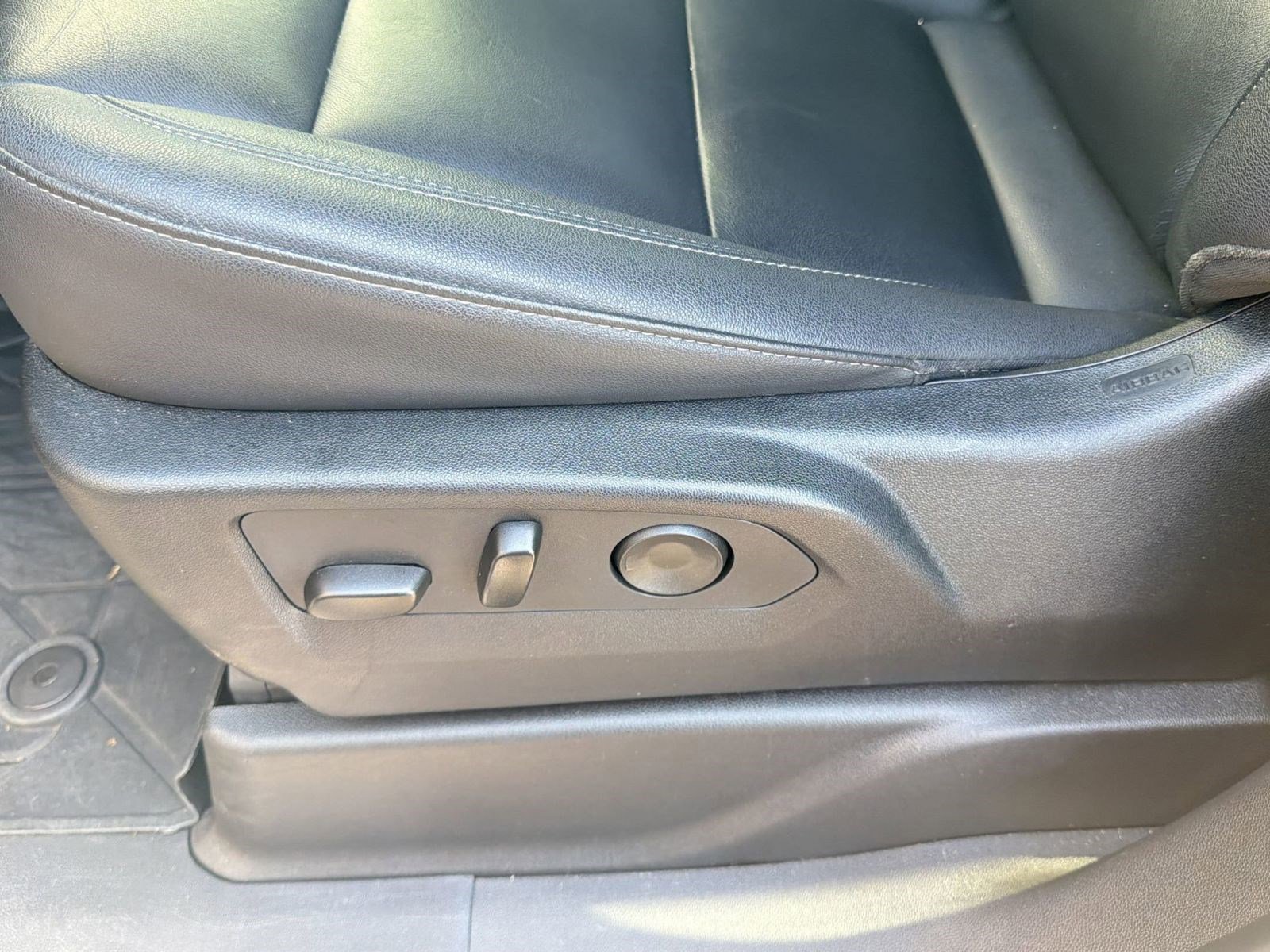 Used 2025 Chevrolet Tahoe Z71 w/ Comfort Package image 13