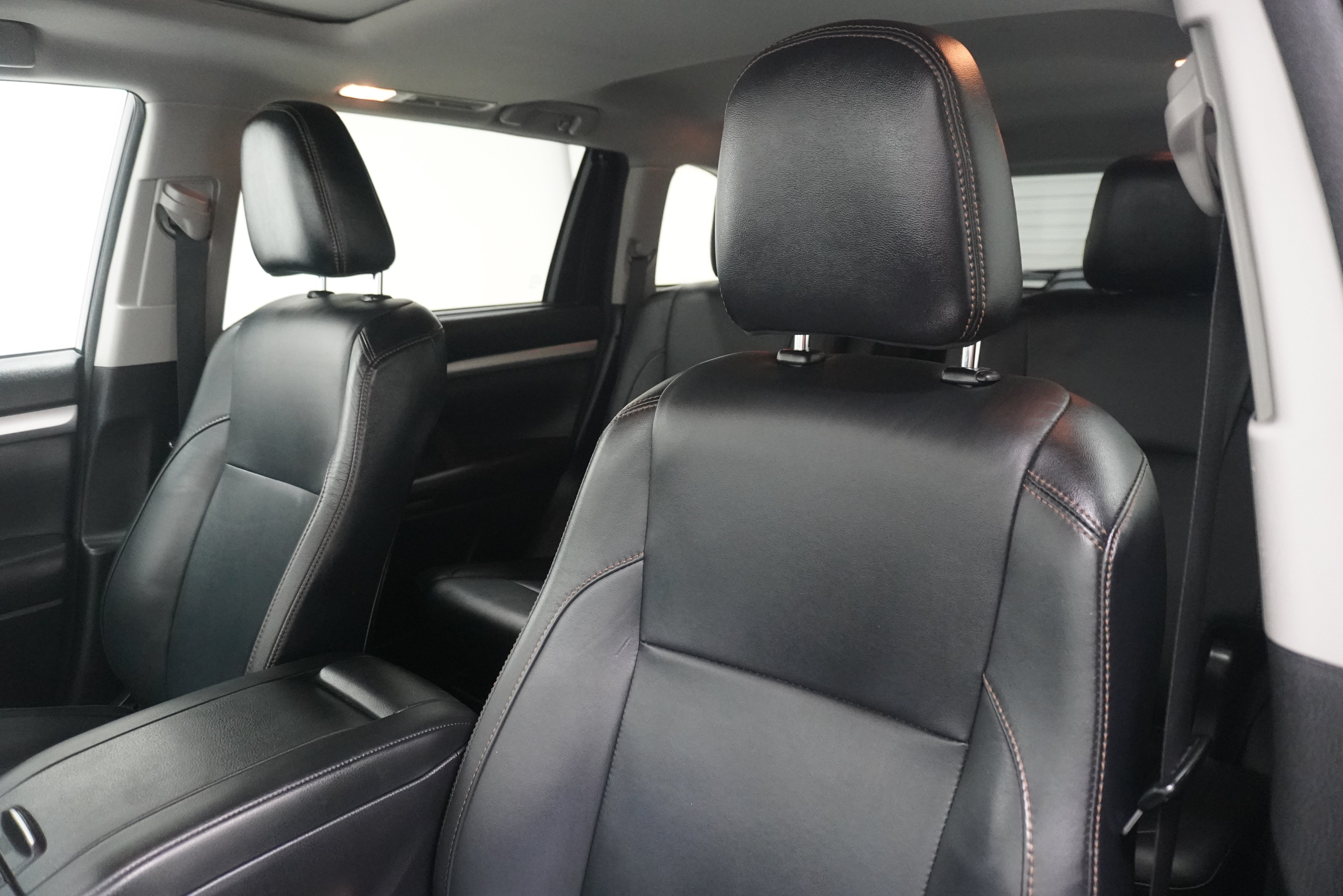 Used 2017 Toyota Highlander XLE AWD/4WD image 11