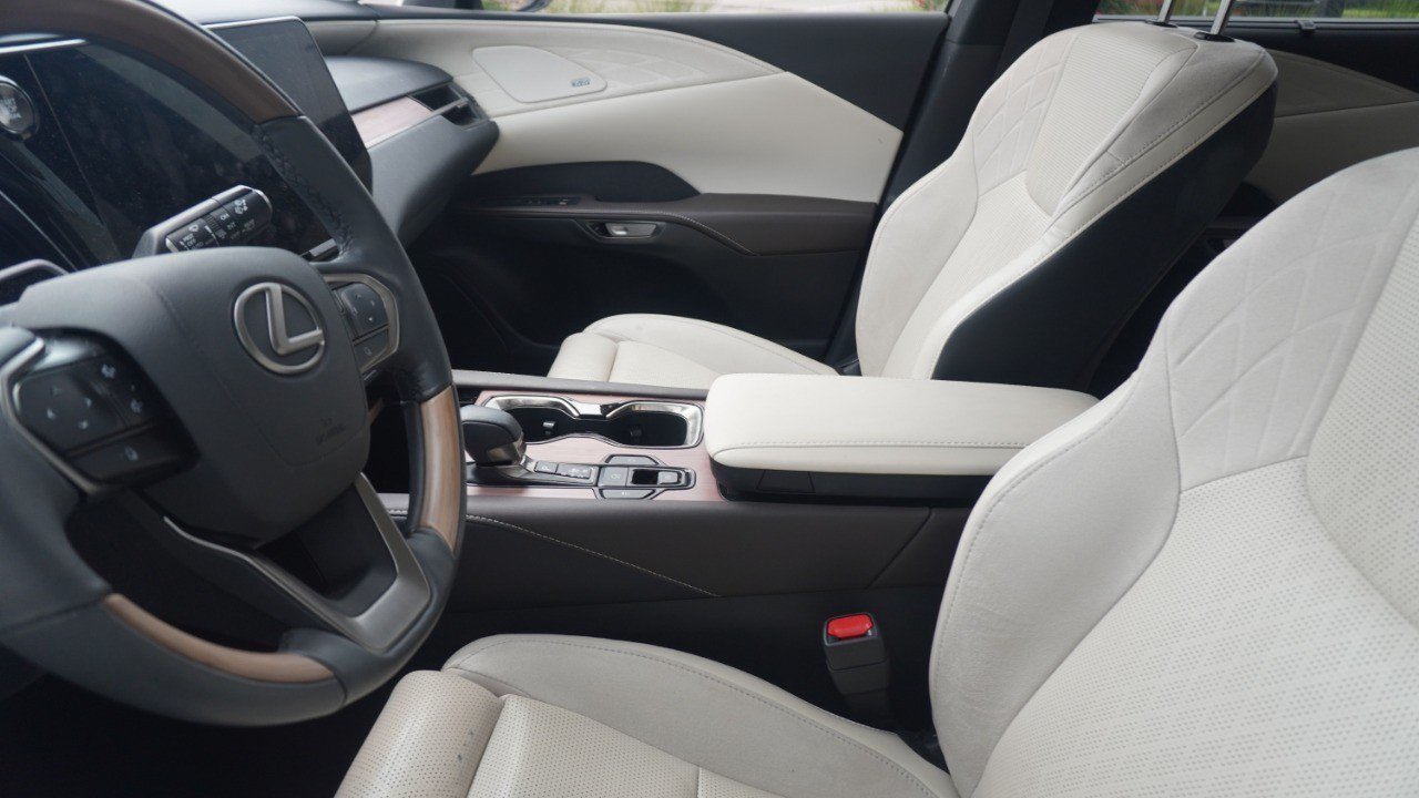 Used 2024 Lexus RX 350 FWD w/ Convenience Package image 8