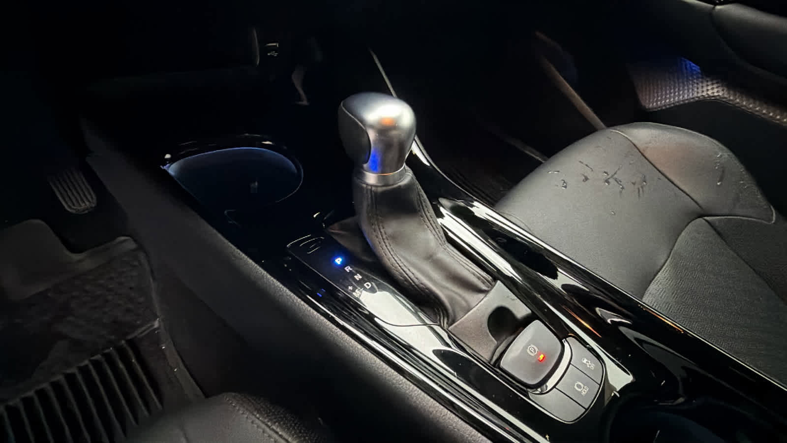 Used 2022 Toyota C-HR Limited image 13