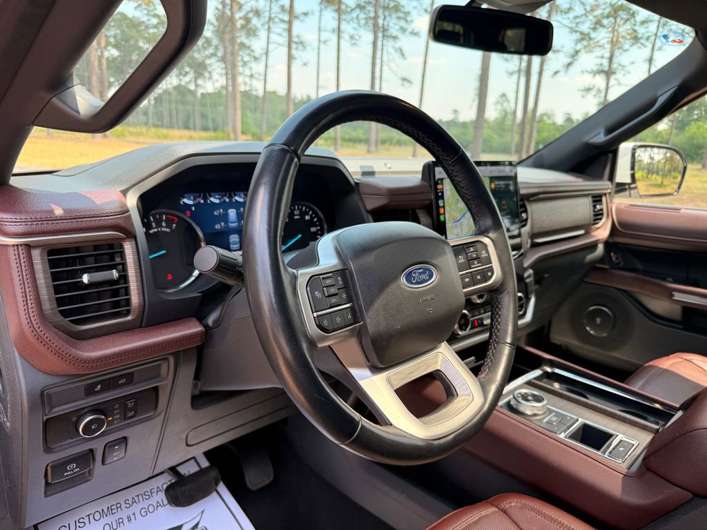 Used 2024 Ford Expedition Limited RWD image 16