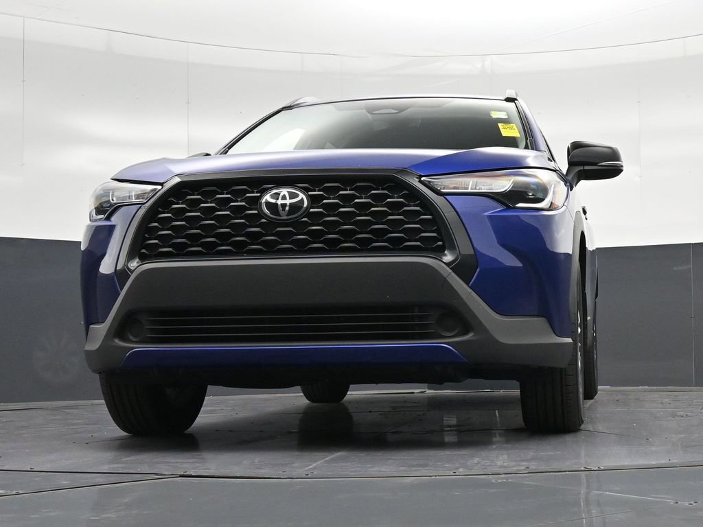 Used 2025 Toyota Corolla Cross LE image 33