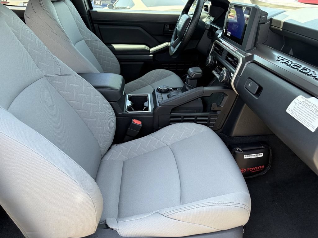 Certified 2025 Toyota Tacoma SR5 AWD/4WD image 17