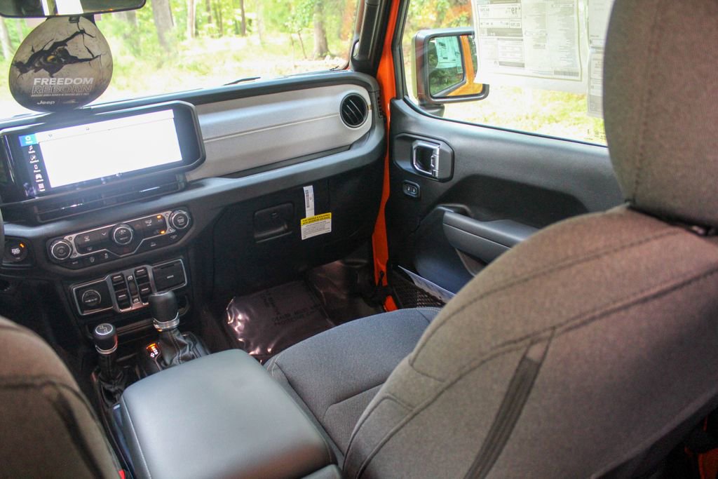 New 2025 Jeep Gladiator Sport image 23