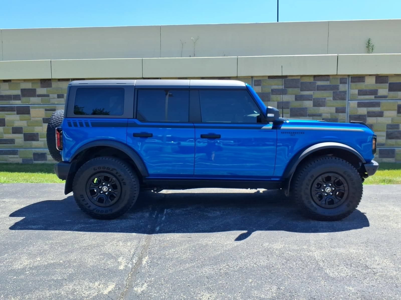 Used 2023 Ford Bronco Wildtrak AWD/4WD image 12