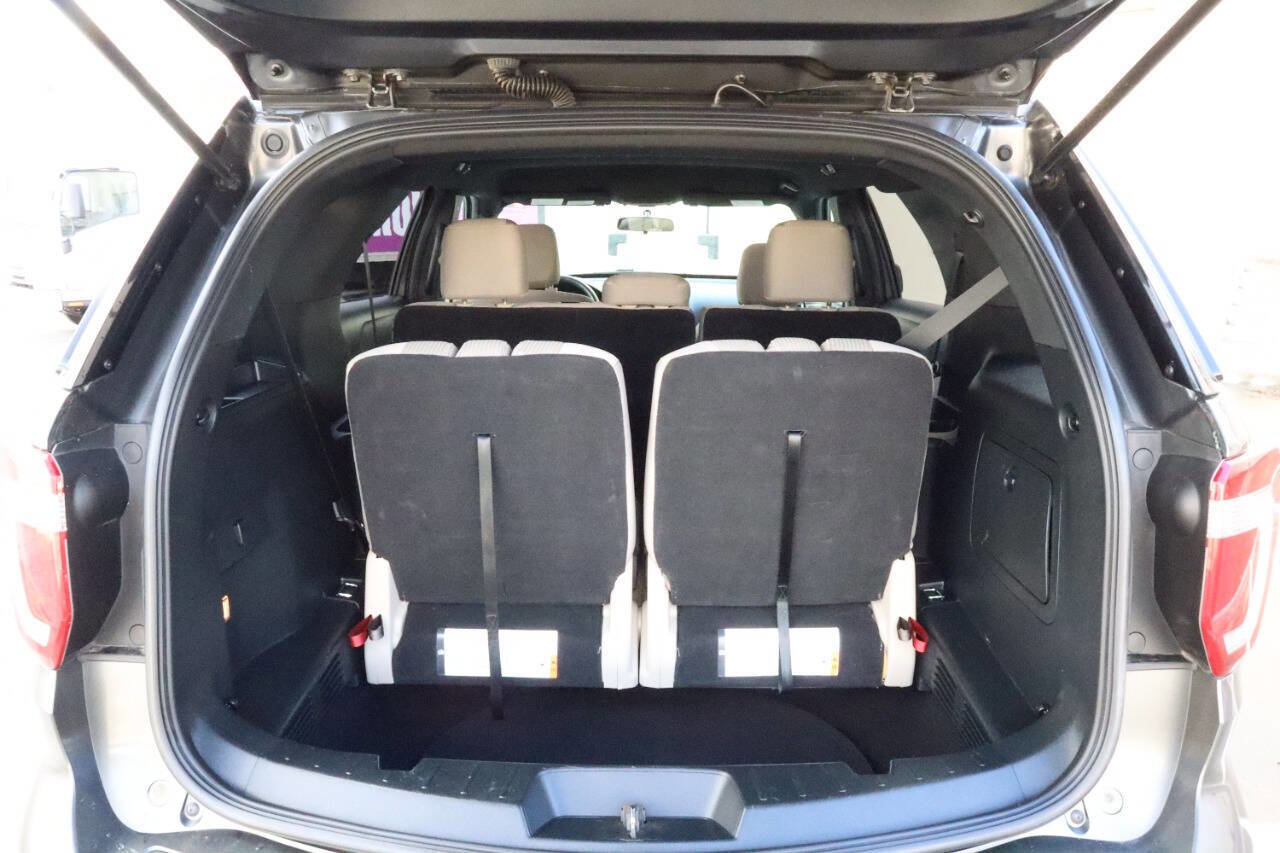 Used 2018 Ford Explorer XLT image 7