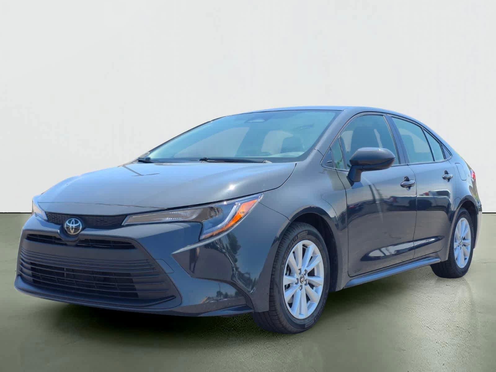 Used 2024 Toyota Corolla LE w/ LE Convenience Package FWD image 2