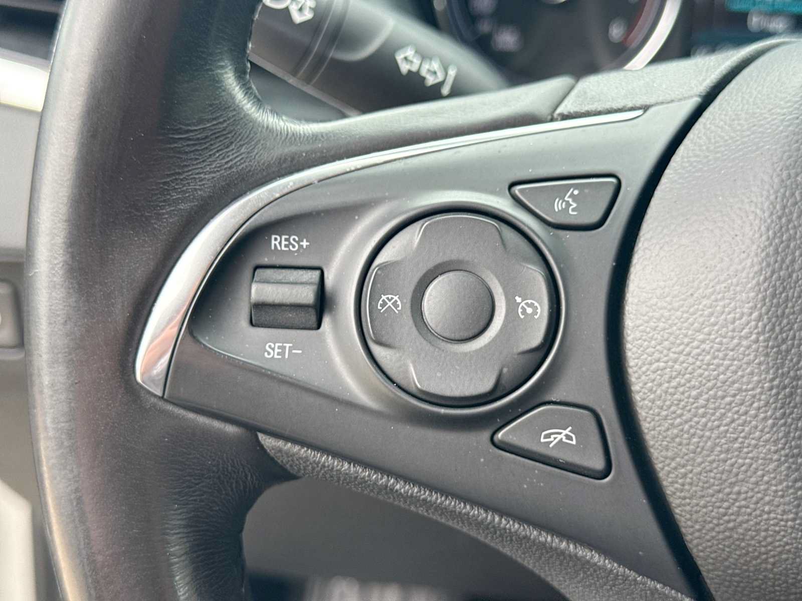 Used 2018 Buick Enclave Essence FWD image 24