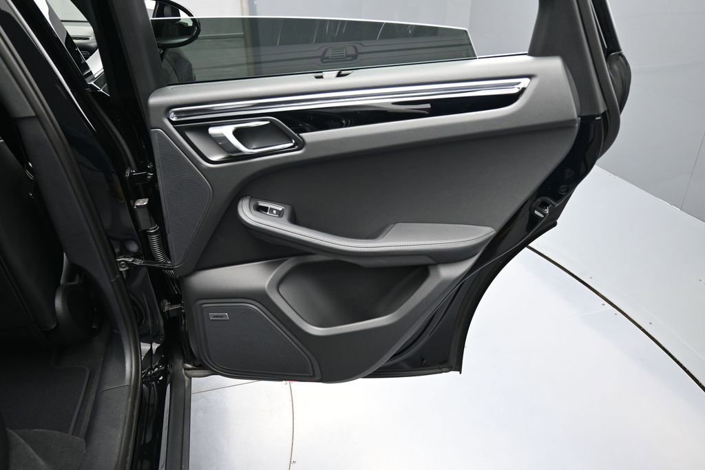 Certified 2026 Porsche Macan AWD/4WD image 25