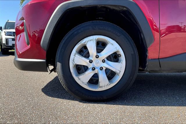Used 2019 Toyota RAV4 LE image 4