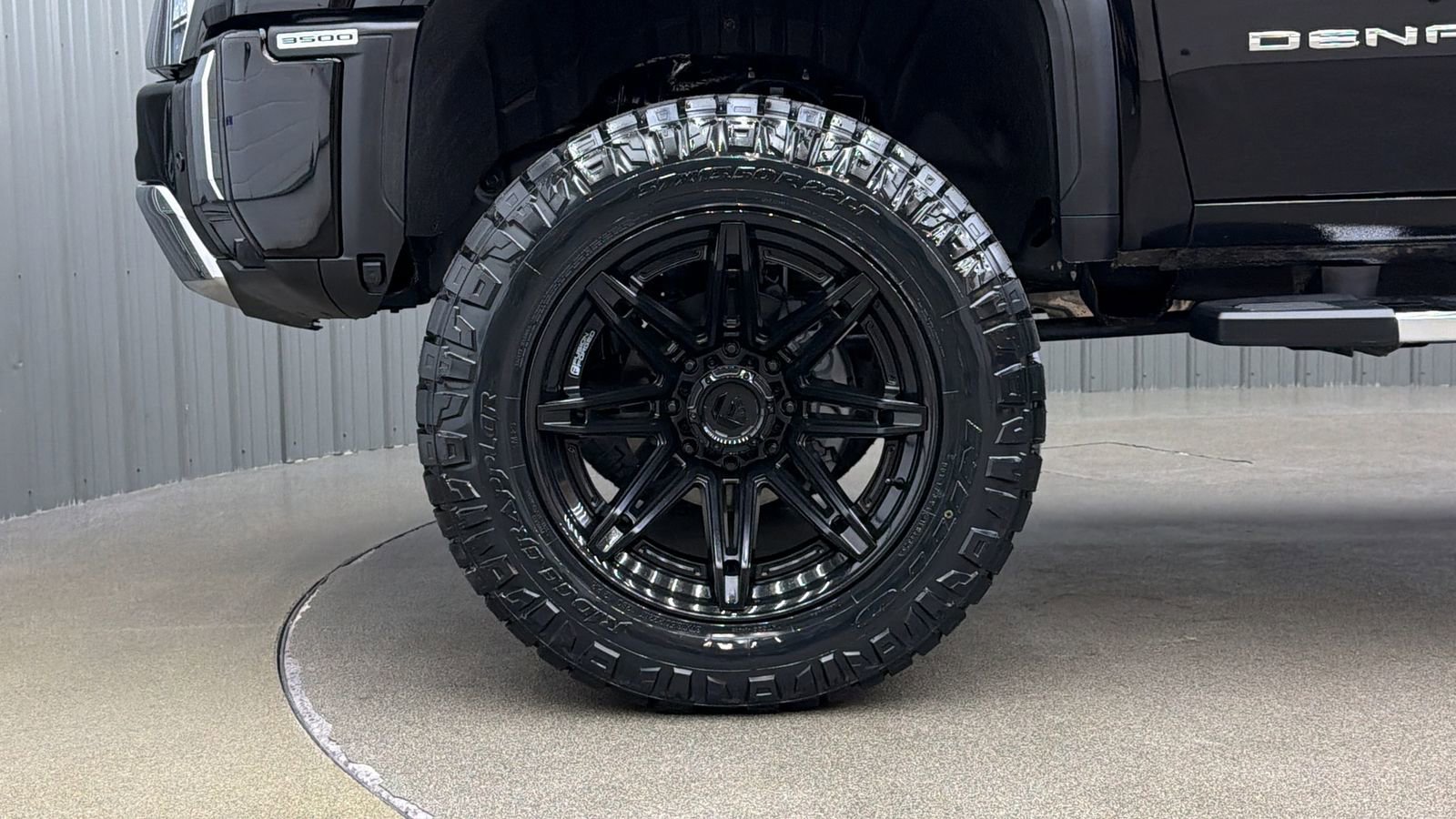 Used 2025 GMC Sierra 3500 Denali w/ Denali Reserve Package image 9