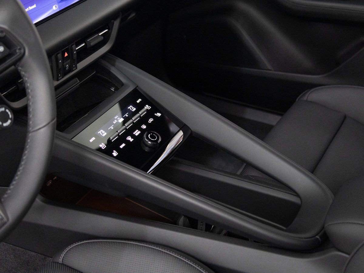 New 2025 Porsche Macan 4S Electric image 15