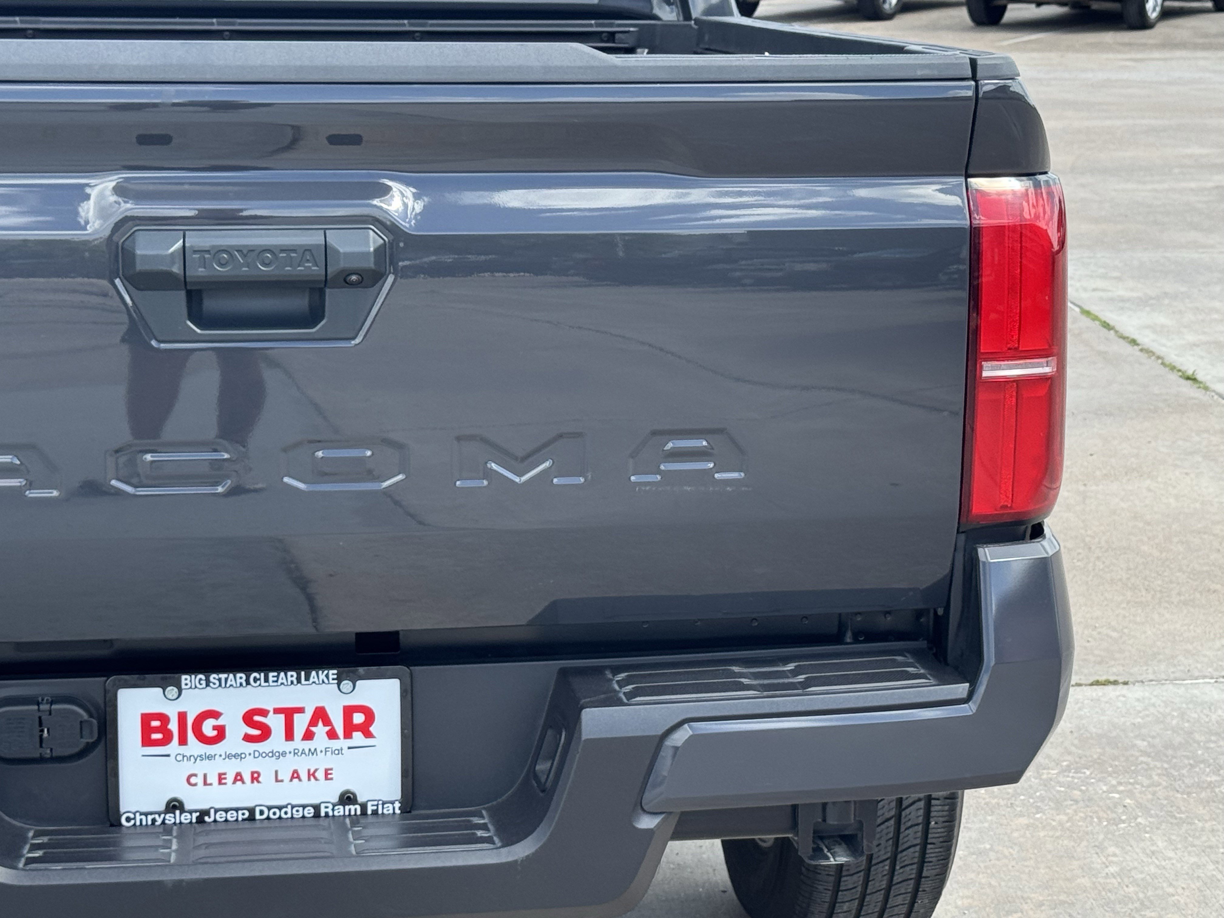 Used 2025 Toyota Tacoma SR5 AWD/4WD image 10