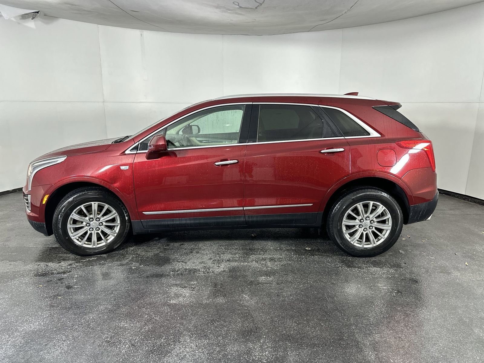 Used 2018 Cadillac XT5 Luxury w/ Driver Awareness Package image 8