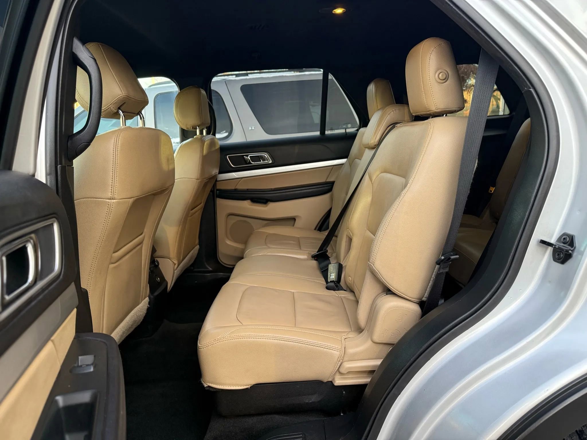 Used 2016 Ford Explorer XLT w/ Equipment Group 202A image 30