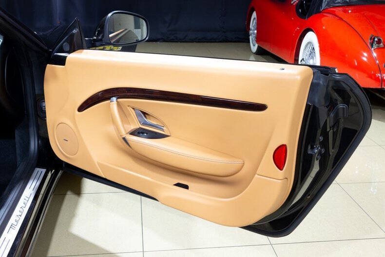 Used 2015 Maserati GranTurismo Convertible RWD image 55