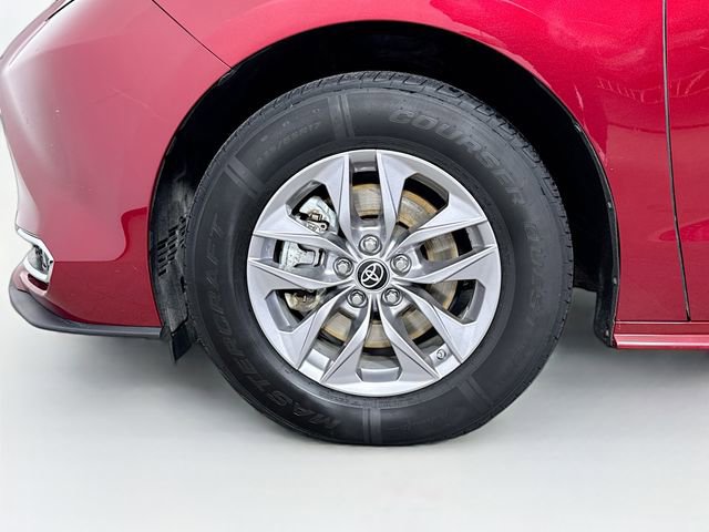 Used 2022 Toyota Sienna XLE image 33