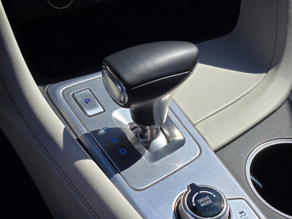 Used 2025 Genesis G70 2.5T image 28