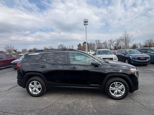 Used 2023 GMC Terrain SLE w/ Driver Convenience Package AWD/4WD image 4