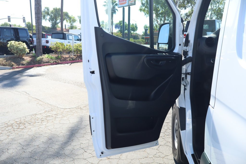 Used 2024 Mercedes-Benz Sprinter 2500 image 18