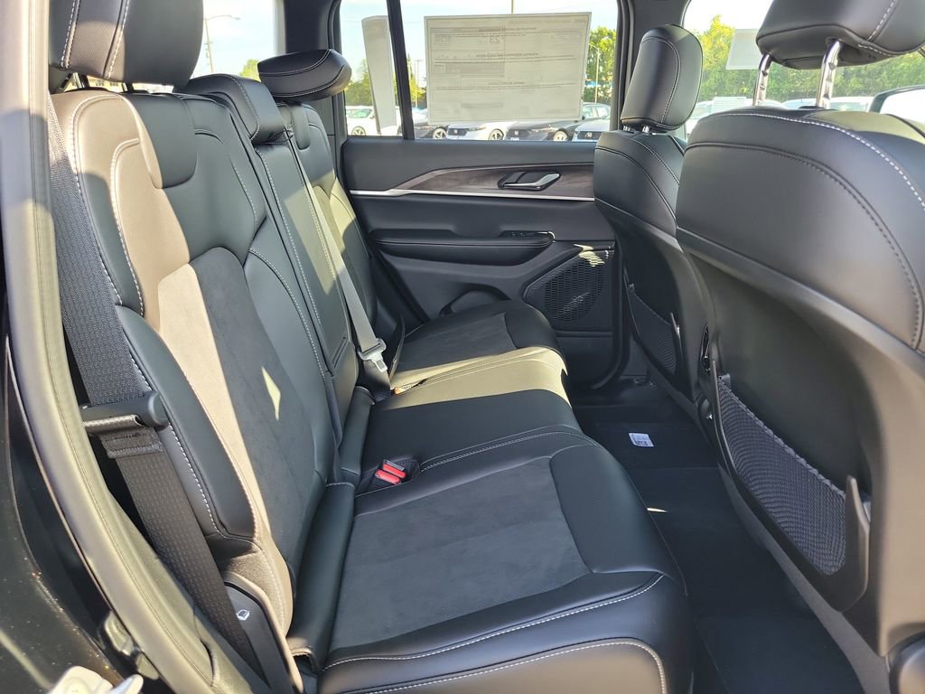New 2026 Jeep Grand Cherokee Altitude AWD/4WD image 18
