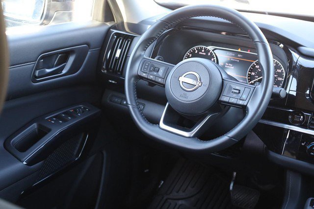 Certified 2025 Nissan Pathfinder SV FWD image 22