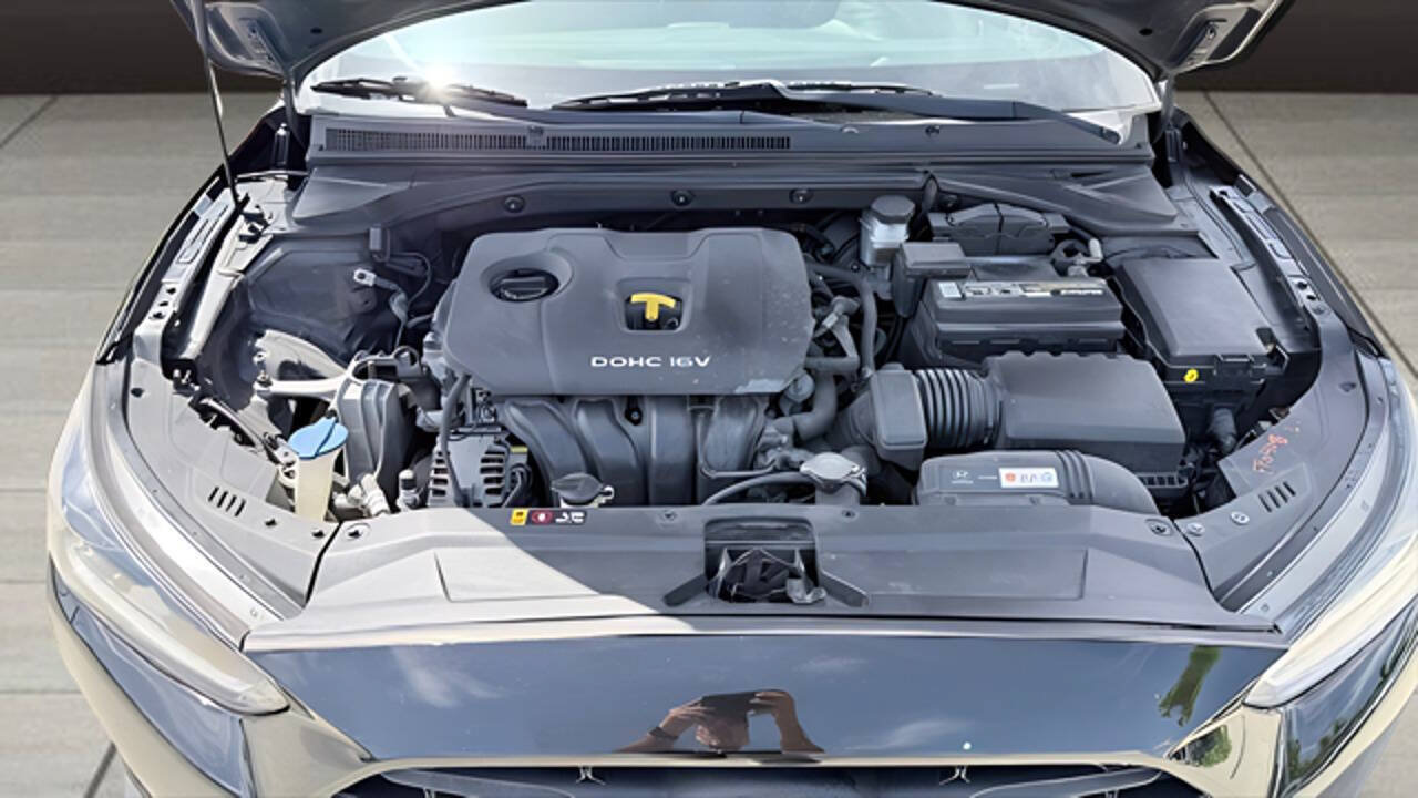 Used 2020 Hyundai Veloster 2.0 FWD image 2