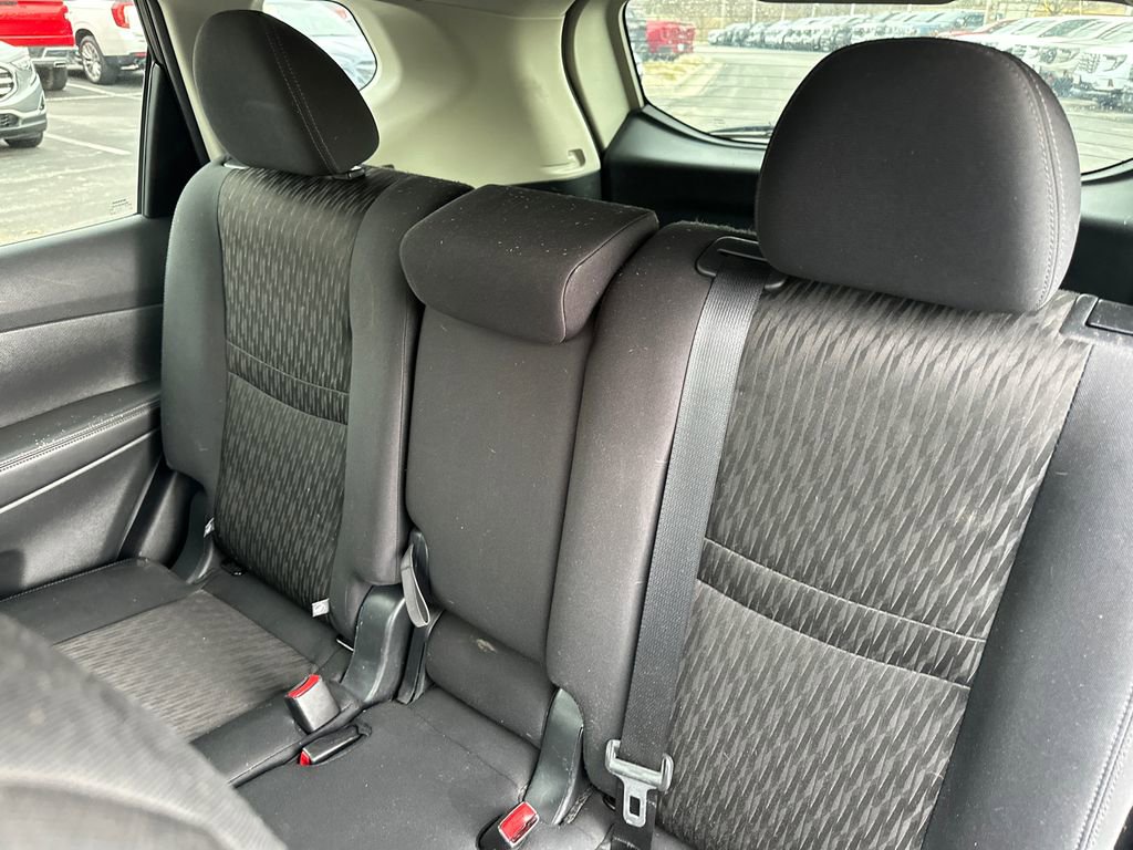 Used 2019 Nissan Rogue SV image 12