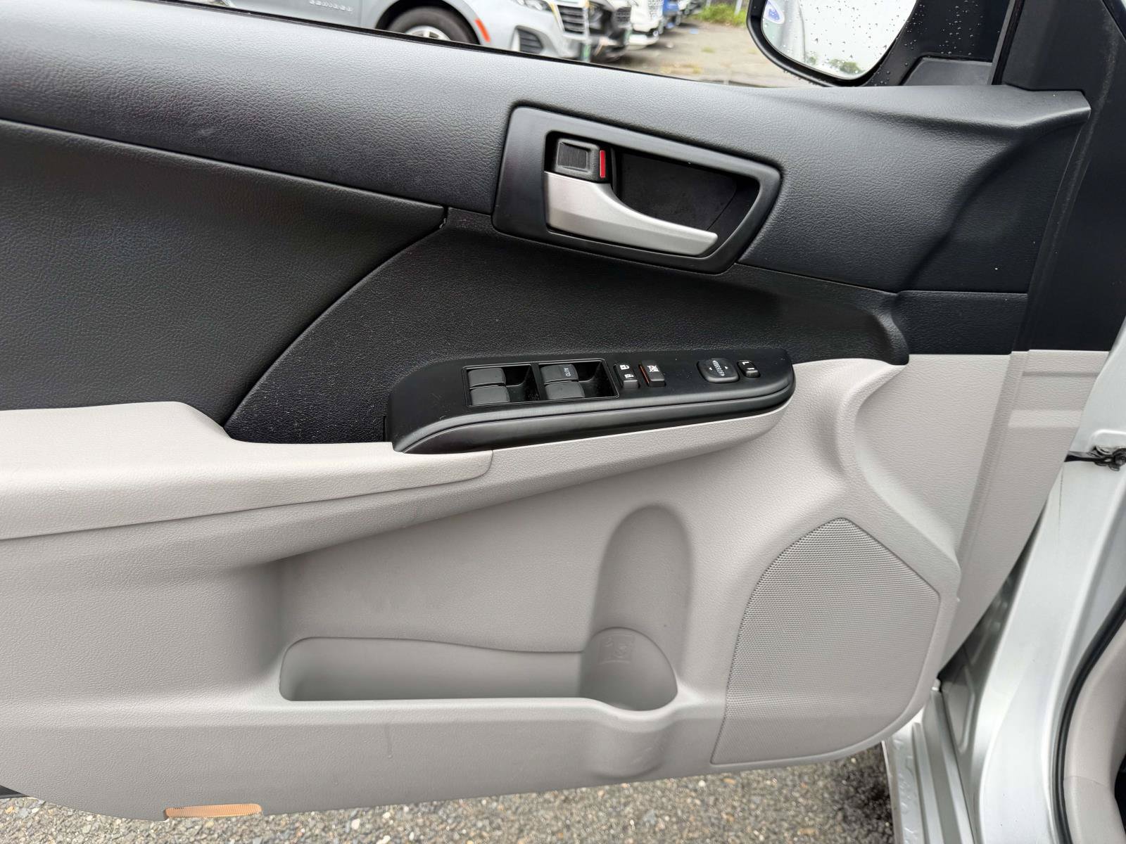 Used 2014 Toyota Camry LE FWD image 16