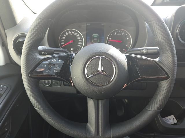 Used 2025 Mercedes-Benz Sprinter 2500 image 17