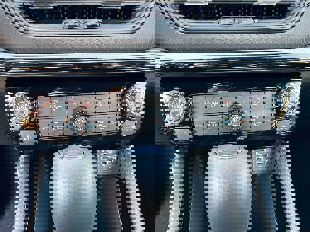 New 2026 Jeep Compass Trailhawk w/ Trailer Tow Group image 15