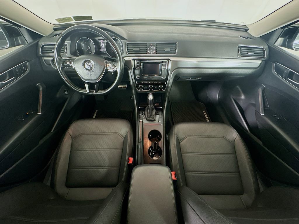 Used 2016 Volkswagen Passat 1.8T R-Line image 10