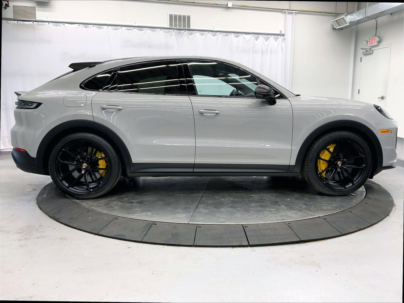 Used 2026 Porsche Cayenne Turbo GT AWD/4WD image 8
