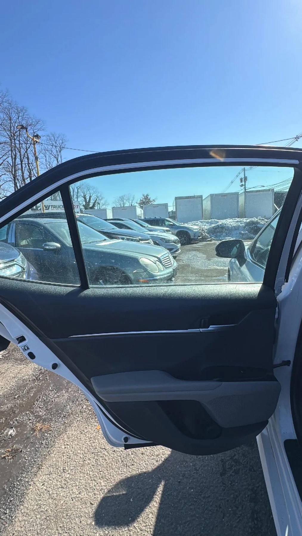 Used 2018 Toyota Camry LE image 19