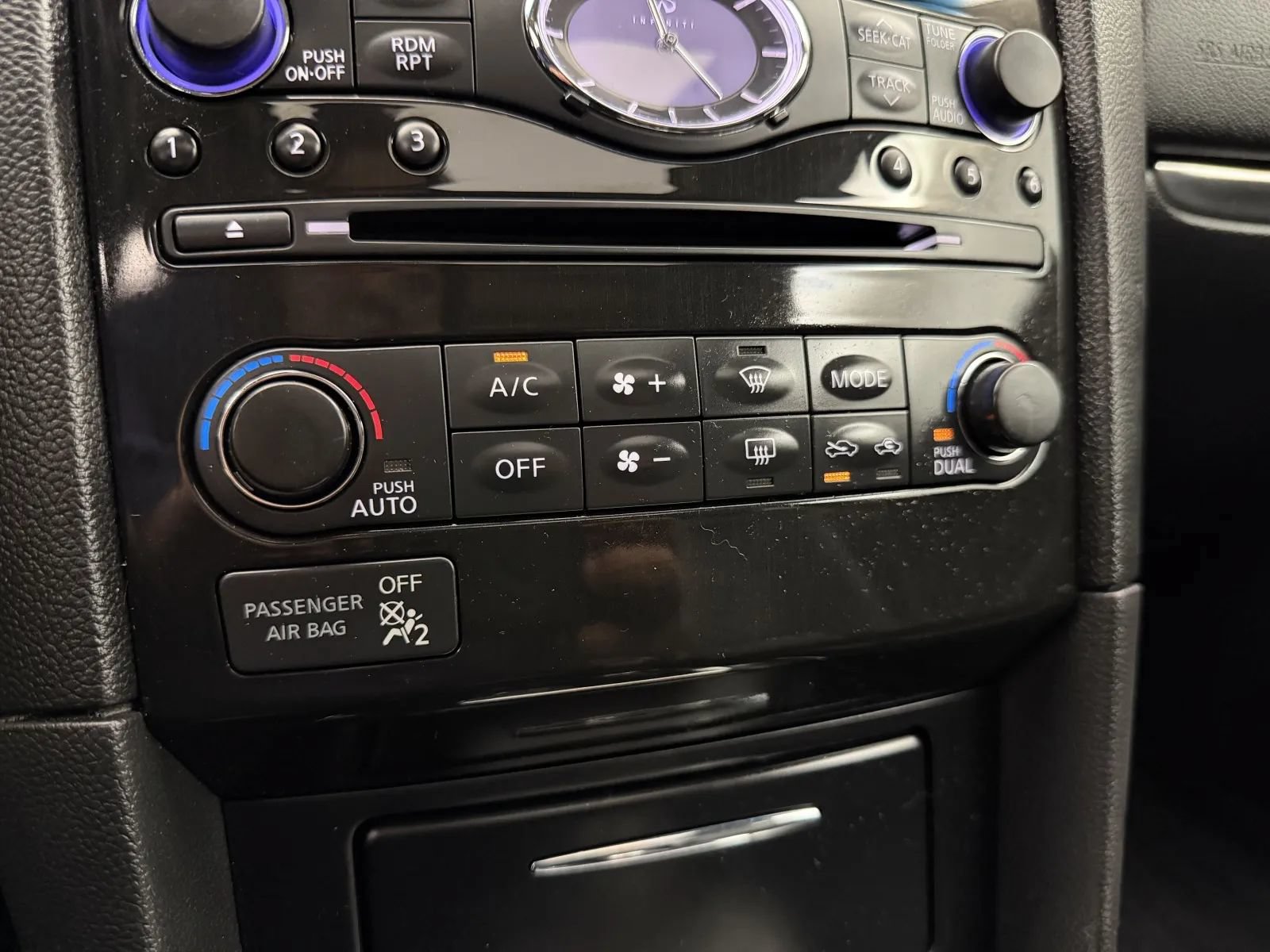 Used 2017 INFINITI QX70 AWD w/ Premium Package image 20