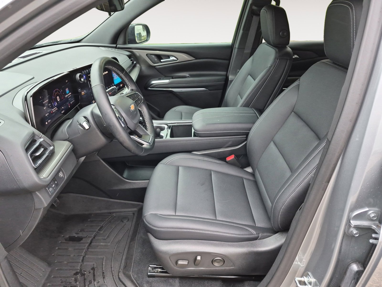 Used 2025 Chevrolet Traverse LT w/ Sun and Wheel Package FWD image 23