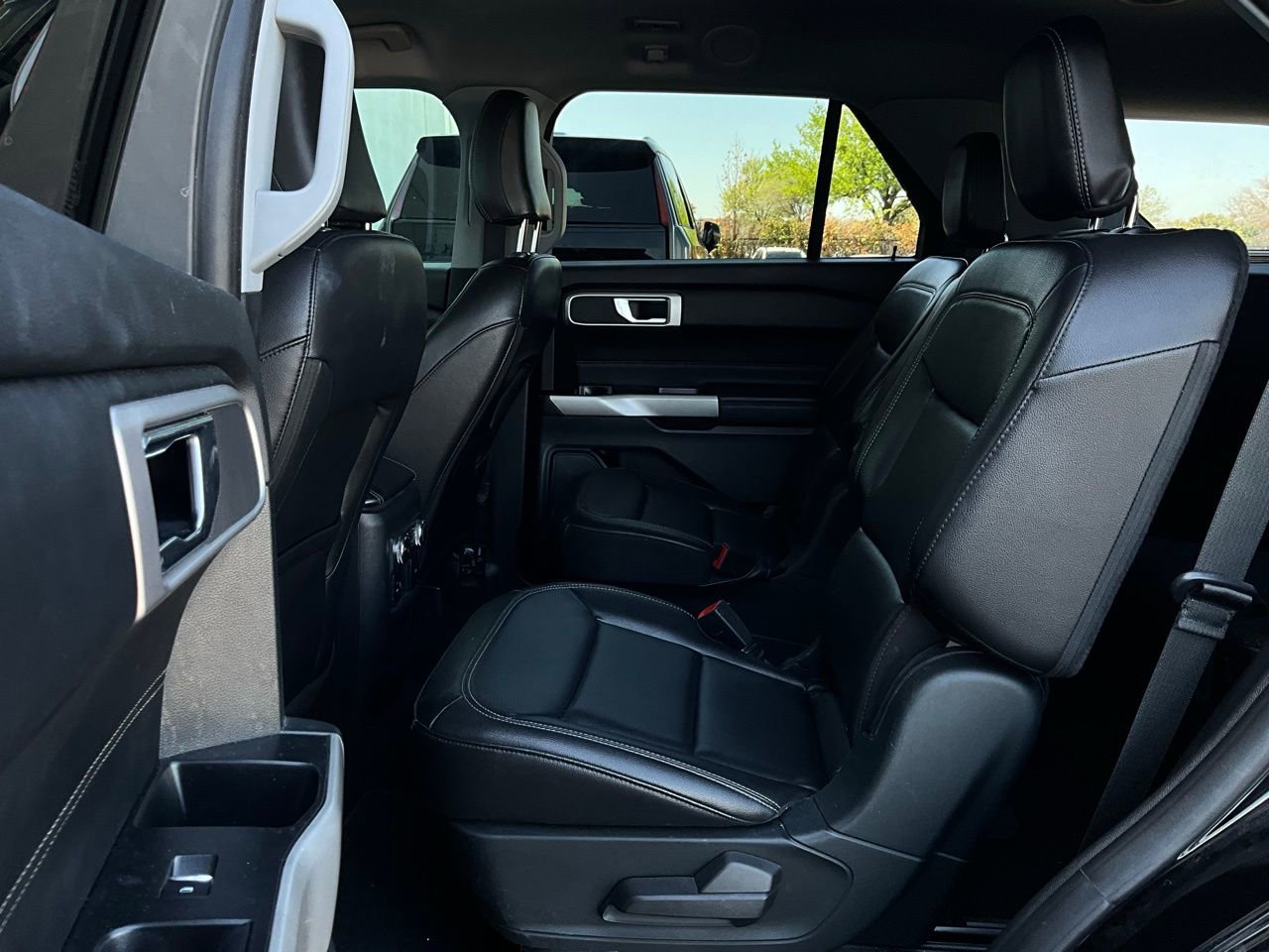 Used 2021 Ford Explorer XLT w/ Equipment Group 202A image 12